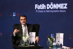 Enerji ve Tabii Kaynaklar Bakanı Fatih Dönmez, İstanbul’da “3. Türkiye Enerji ve Doğal Kaynaklar Zirvesi”nde katıldı. Bakan Dönmez, moderatörlerin sorularını yanıtladı. ( Muhammed Enes Yıldırım - Anadolu Ajansı )