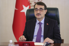 Enerji ve Tabii Kaynaklar Bakanı Fatih Dönmez, video konferans yöntemiyle katıldığı Azerbaycan Eğitim Programı açılışında bir konuşma yaptı. ( Celal Güneş - Anadolu Ajansı )